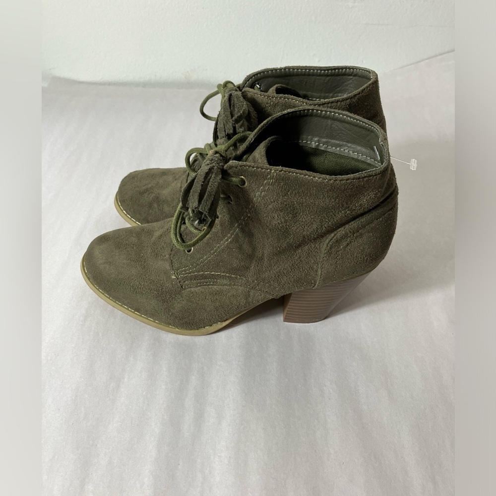 Charles Albert Women’s Booties‎ Green Sz 7 Velvet Lace Up Small Block Heel
